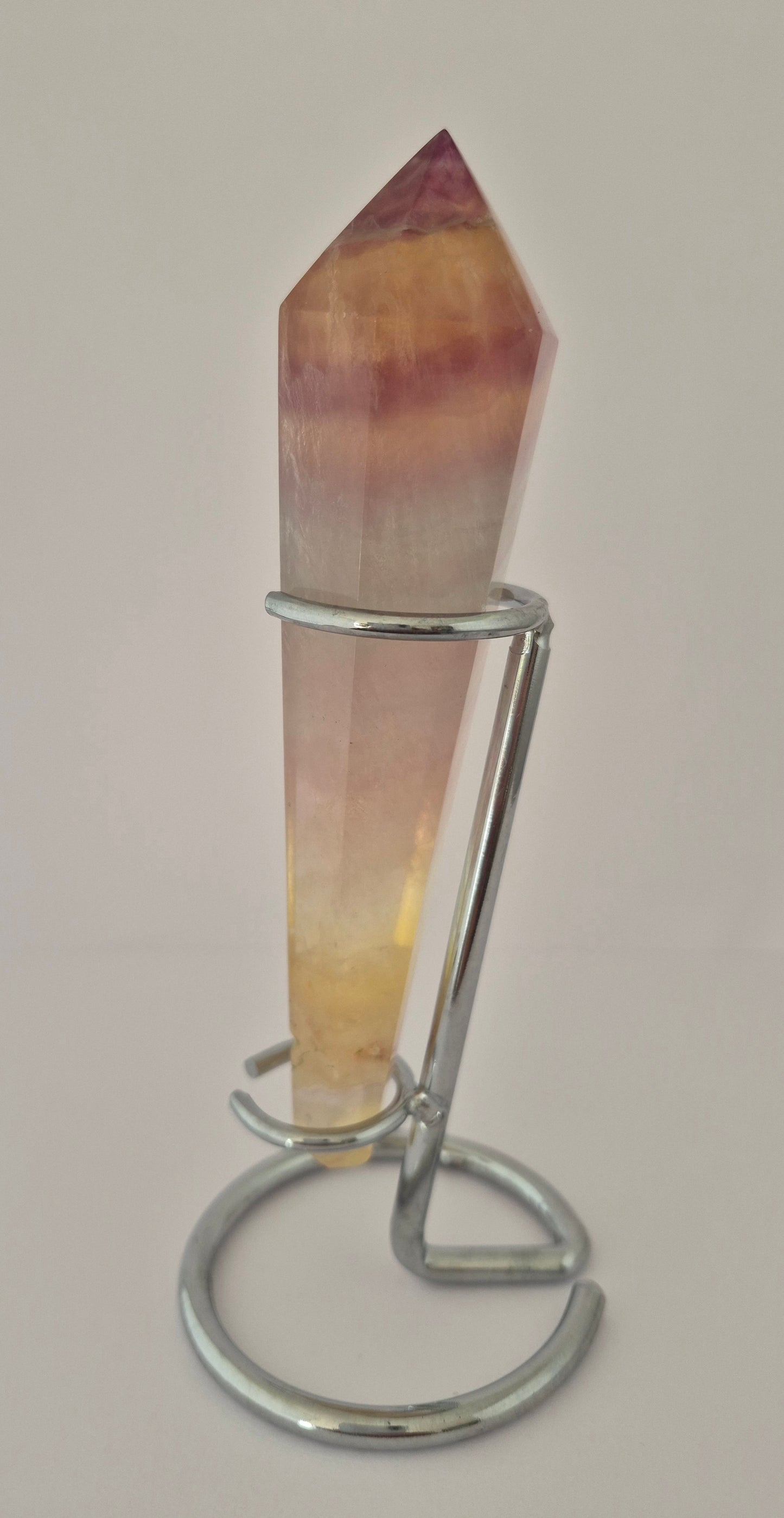 Pointe cristaux Fluorite rainbow avec socle 13,5cm / n°37