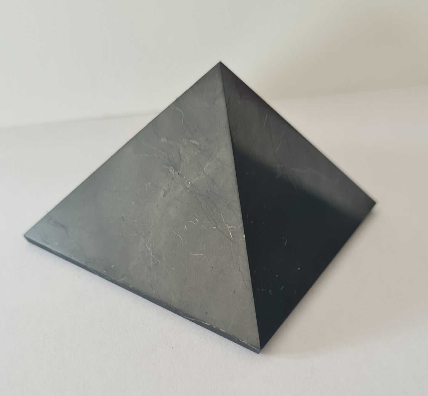 Pyramide en Shungite
