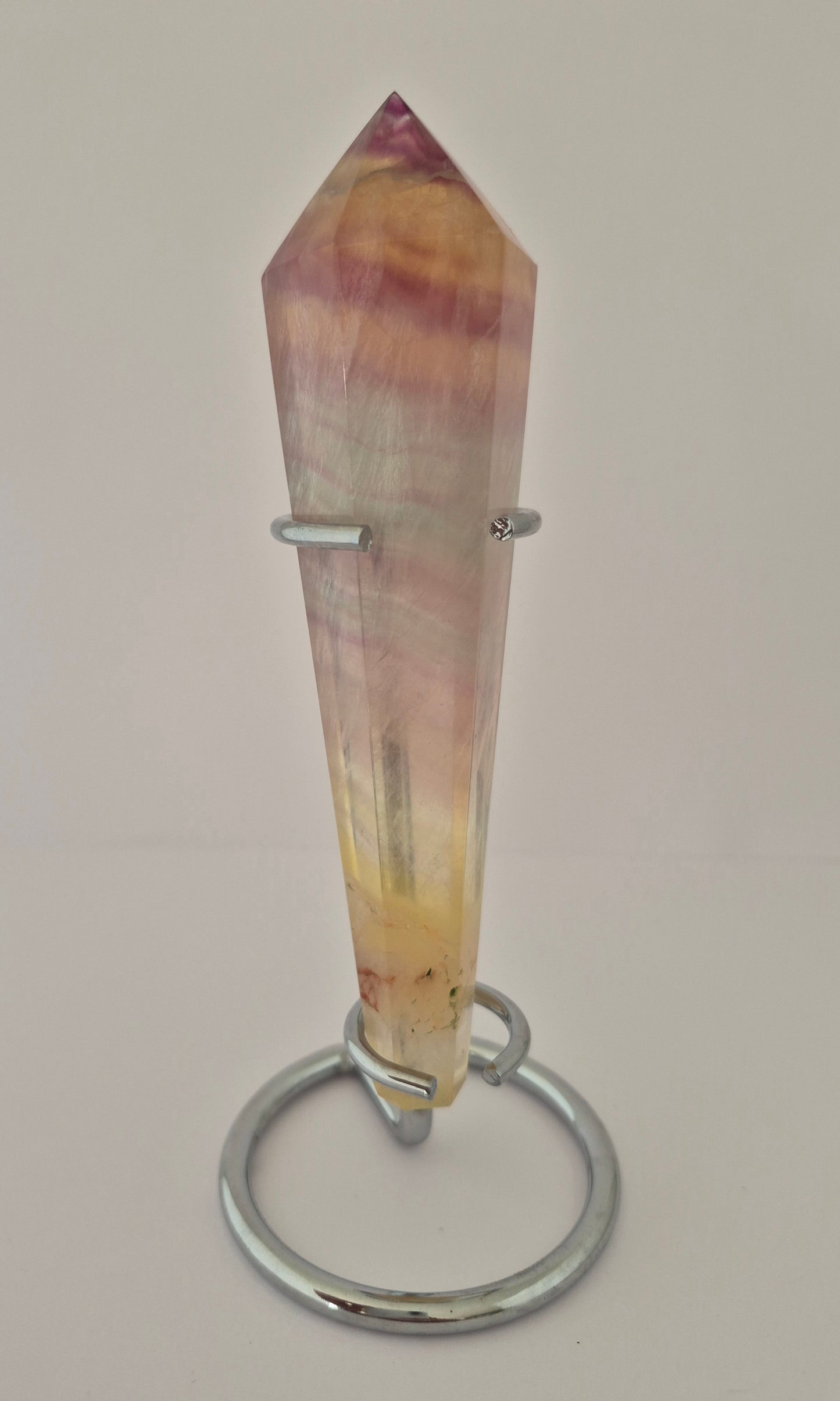 Pointe cristaux Fluorite rainbow avec socle 13,5cm / n°37
