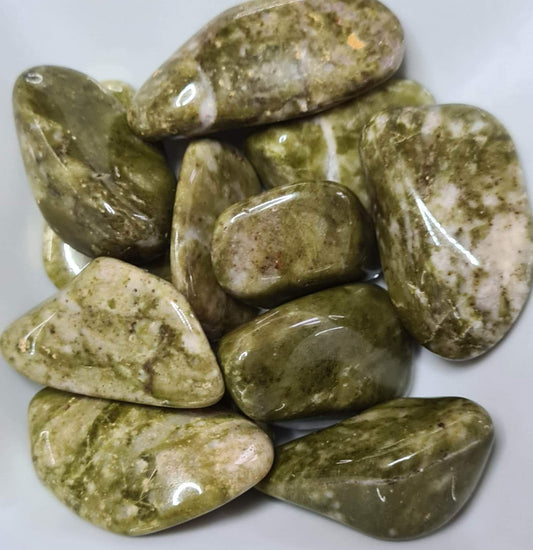 Pierre roulée Epidote