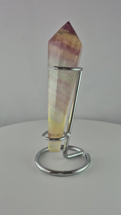 Pointe cristaux Fluorite rainbow avec socle 13,5cm / n°37